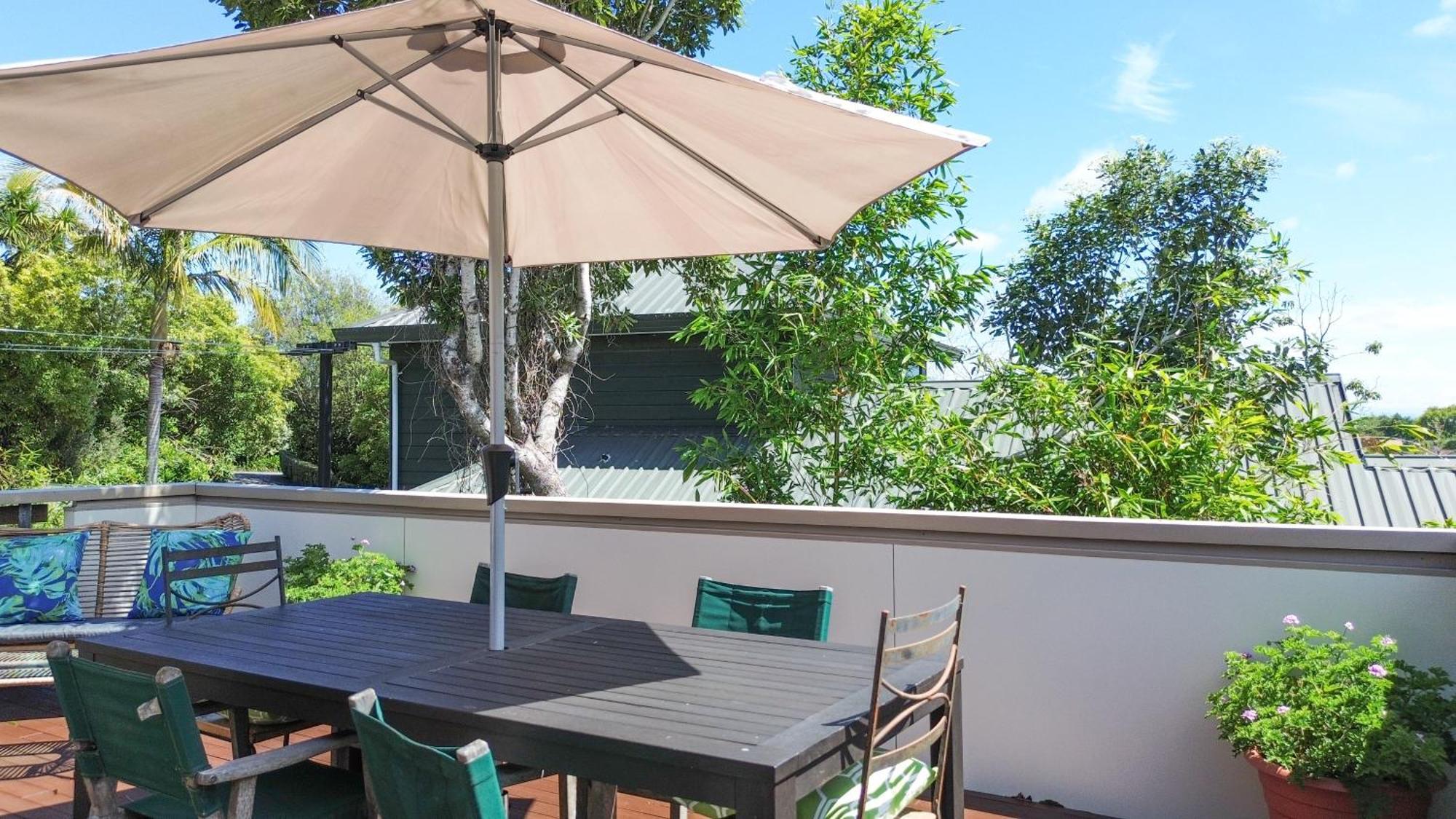 Large, Comfy, Stylish Apartment Havelock North Eksteriør billede