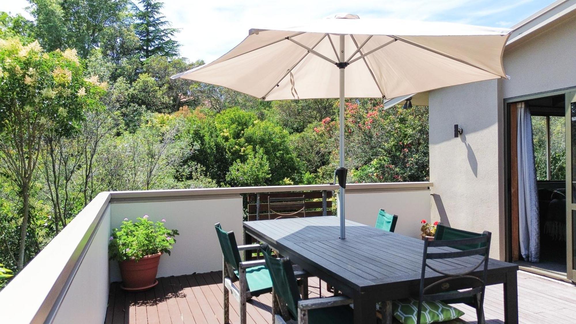 Large, Comfy, Stylish Apartment Havelock North Eksteriør billede