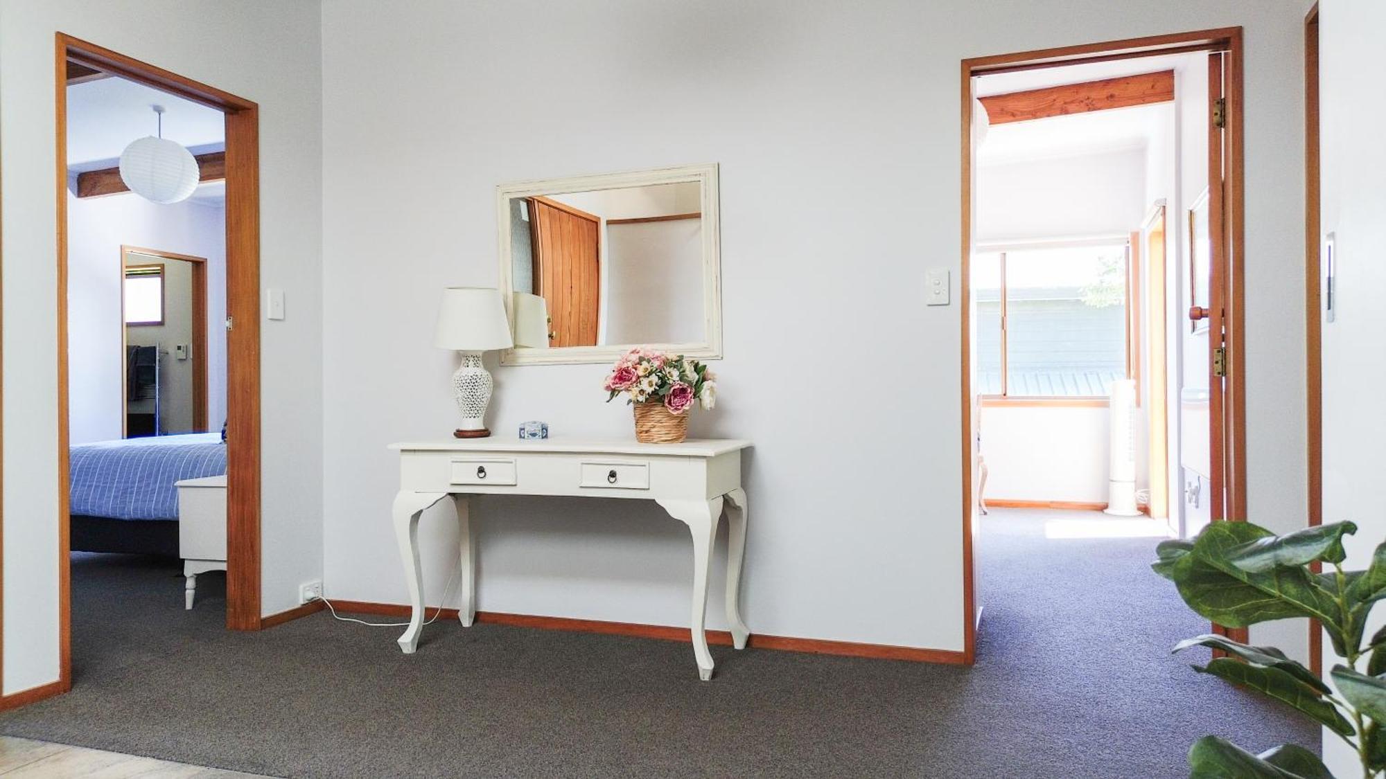 Large, Comfy, Stylish Apartment Havelock North Eksteriør billede