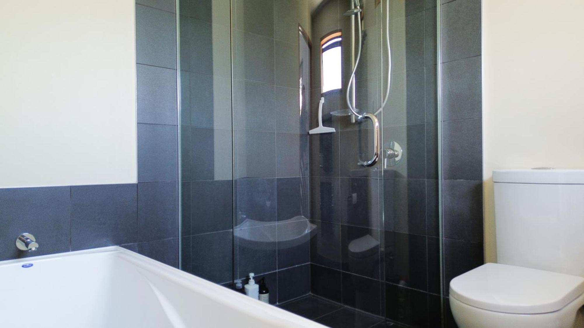 Large, Comfy, Stylish Apartment Havelock North Eksteriør billede